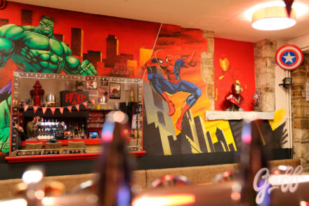 Décoration graffiti super-héros marvel du grand café de Martel- Le Petit Graff